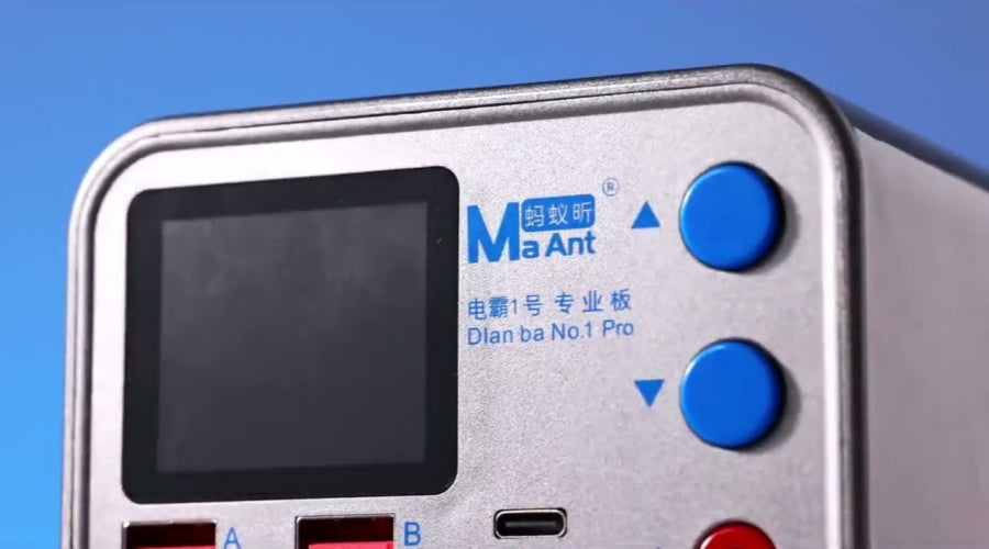 Close-up of MaAnt Dian ba No.1 Pro mobile phone repair tool with screen and blue buttons