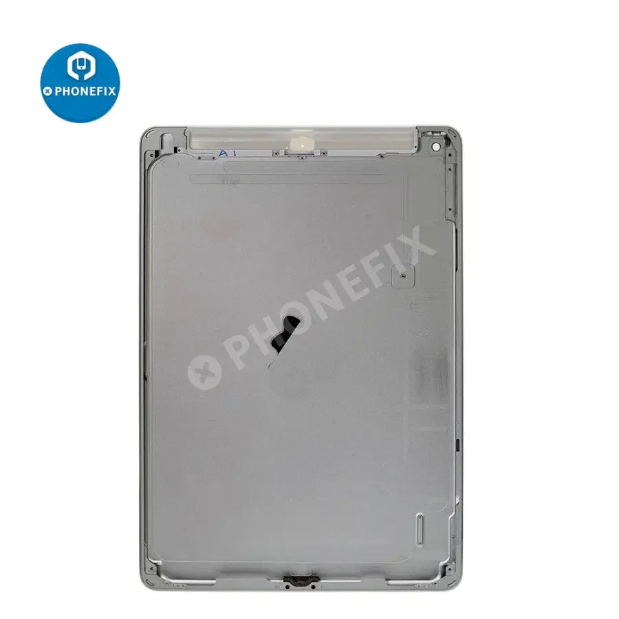 Remplacement de la coque arrière d'un iPad 4G de 7e génération par une nouvelle vitre, illustrant le processus de réparation du téléphone par PHONEFIX.
