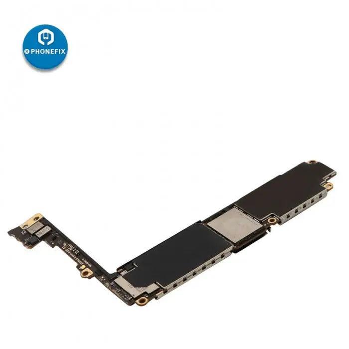 Composant de formation à la réparation de cartes mères d'iPhone endommagées, fourni par PHONEFIX, présentant une carte logique de téléphone endommagée pour la pratique de la réparation.