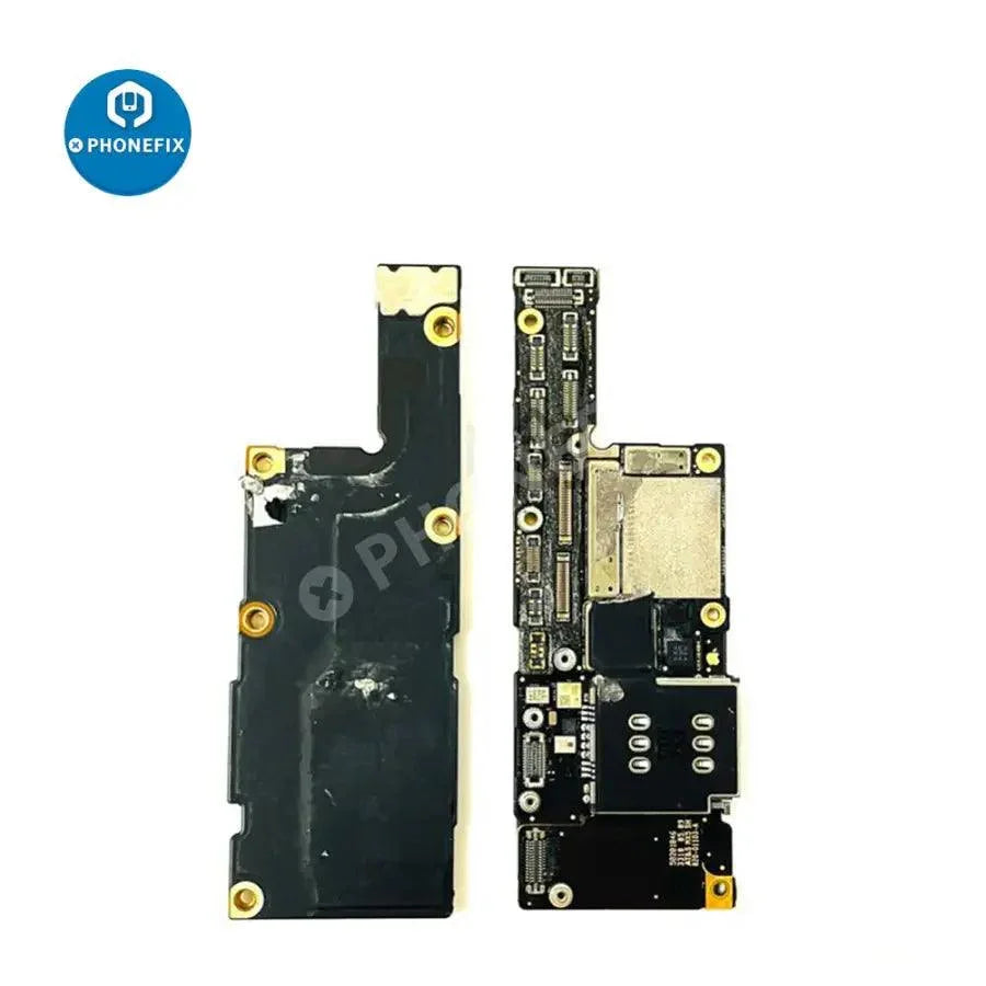 Exemple de formation à la réparation de cartes mères d'iPhone endommagées pour iPhone X, XS Max, 11, 12 Pro Max par PHONEFIX, montrant les composants endommagés.