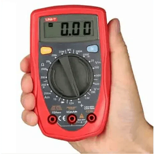 Multimètre numérique PhoneFix UT33A/B/C/D pour tester les cartes de circuits imprimés, appareil compact de la taille d'une paume avec écran et sondes de test.