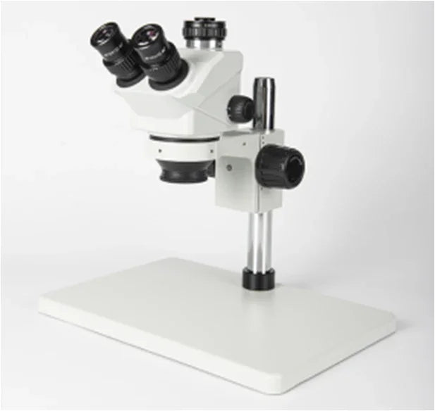Microscope électrique trinoculaire RF-6565 7050 de PHONEFIX avec caméra 4K Ultra HD, doté d'un cadre robuste et de composants optiques avancés.