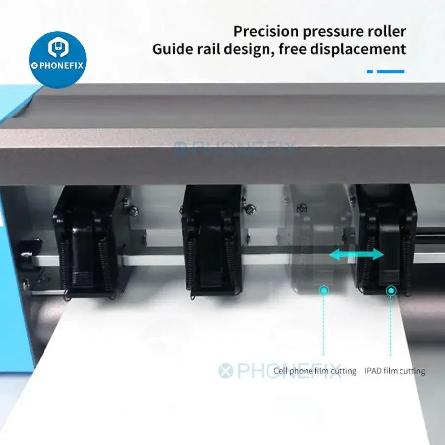 La machine de découpe de films protecteurs d'écran de téléphone portable PHONEFIX SS-890C en un clic est présentée en train de découper un film pour écrans de smartphones.