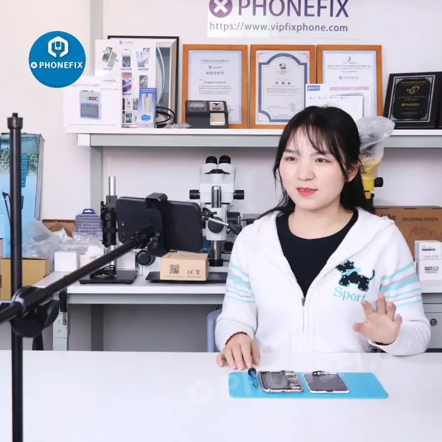Trépied pour webcam PhoneFIX avec bras articulé de 64 cm pour caméra industrielle et support de téléphone, idéal pour la diffusion en direct et la configuration vidéo professionnelle.