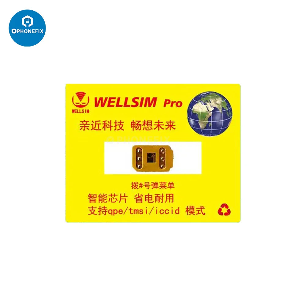 Tarjeta de desbloqueo PHONEFIX WELLSIM Pro para iPhone con función de desbloqueo de SIM para solucionar problemas de operador inválido, mostrando la herramienta de desbloqueo compacta sobre un fondo blanco.