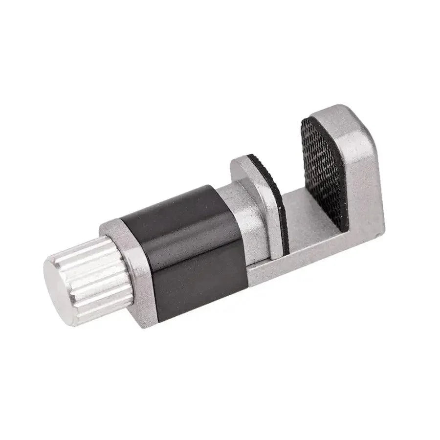 Pince rotative en métal pour la réparation d'écrans de téléphone par PHONEFIX, utilisée pour fixer solidement les écrans pendant les processus de réparation.
