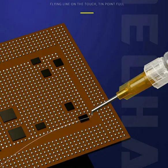 Pâte à souder spéciale pour fils cavaliers Mechanic iSm5 3ML pour la réparation de circuits imprimés par PHONEFIX, présentée dans un petit tube avec des composants de circuit imprimé.