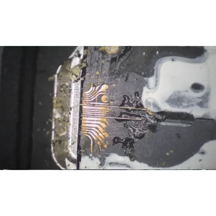 Fil de soudure en cuivre pour la réparation de téléphones, épaisseur 0.02 mm, marque PhoneFix, présenté en gros plan pour des applications de soudure précises.