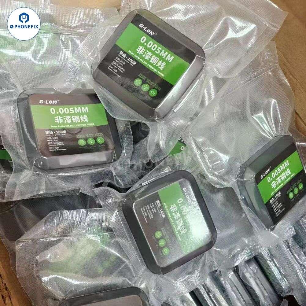 Fil de soudure fin G-LON 0.005 mm en cuivre non émaillé pour la réparation de cartes téléphoniques, présenté sur une surface de travail de réparation.