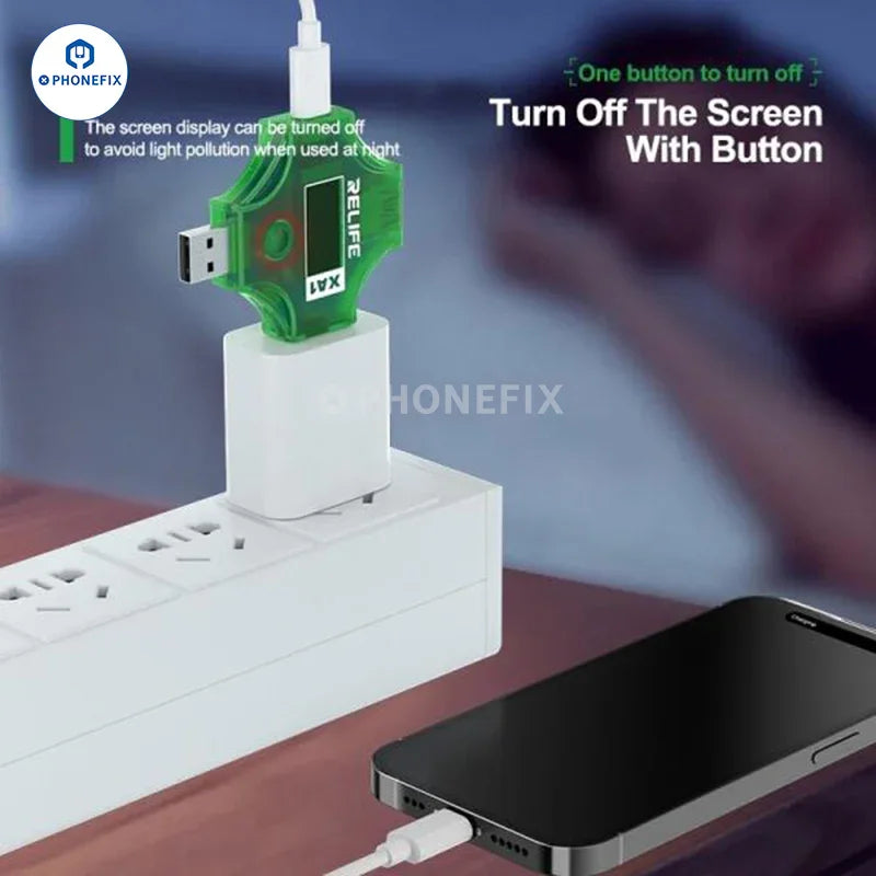 El comprobador de puertos USB RELIFE XA1 de PHONEFIX muestra un dispositivo compacto conectado a un puerto USB con indicadores en pantalla.